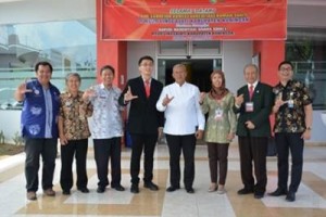 Bupati Kuningan brfoto bersama usai kegiatan.